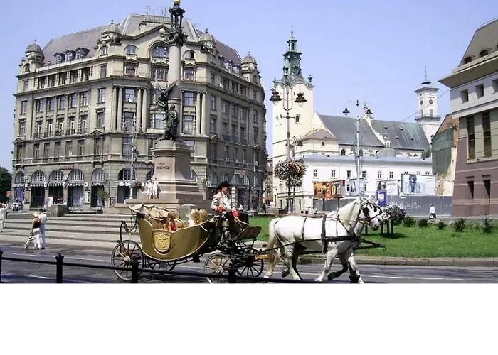 On Sholom Aleykhema 8 Apartment Lviv